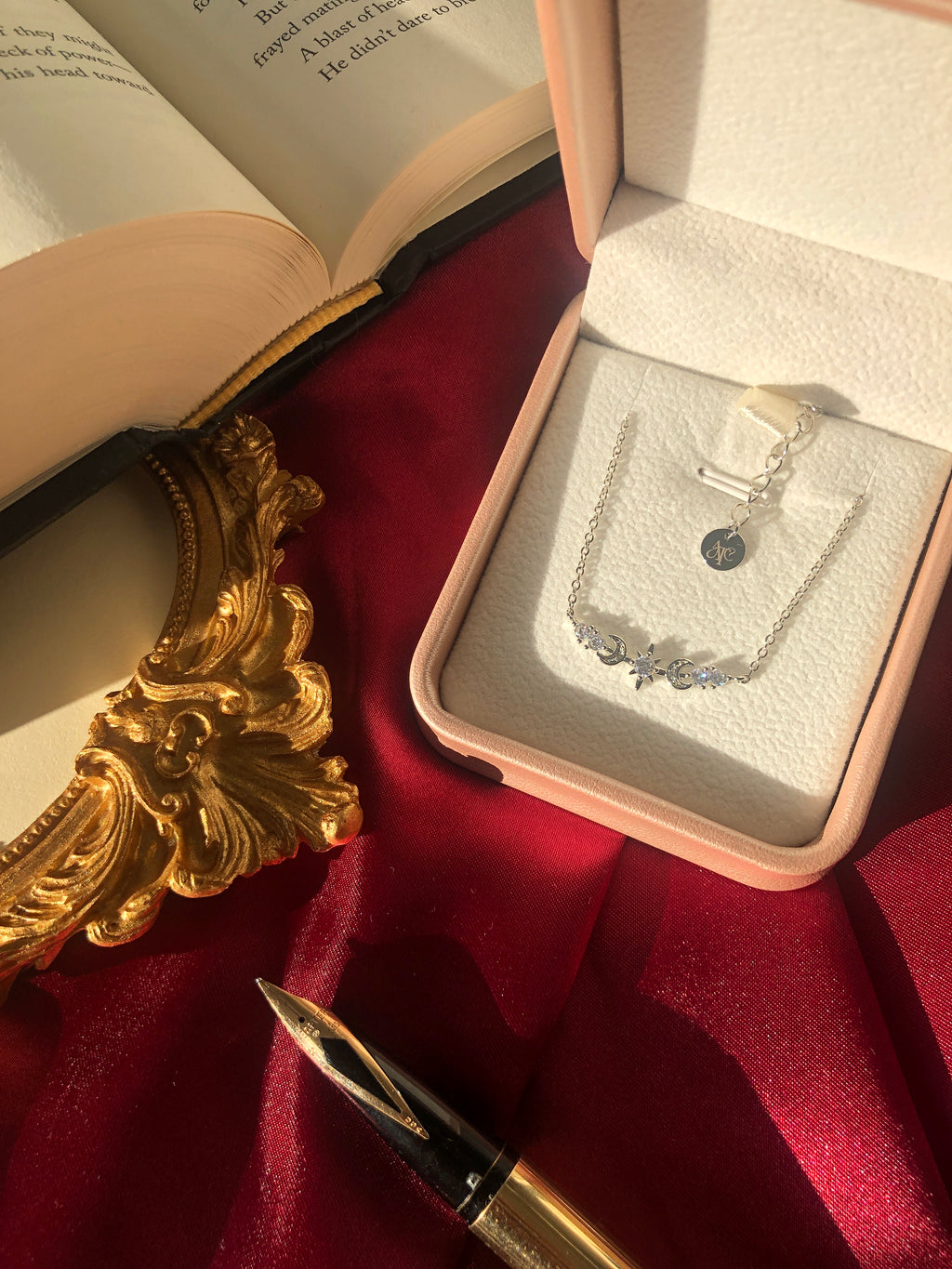IMPERFECT - Lady of Night Necklace