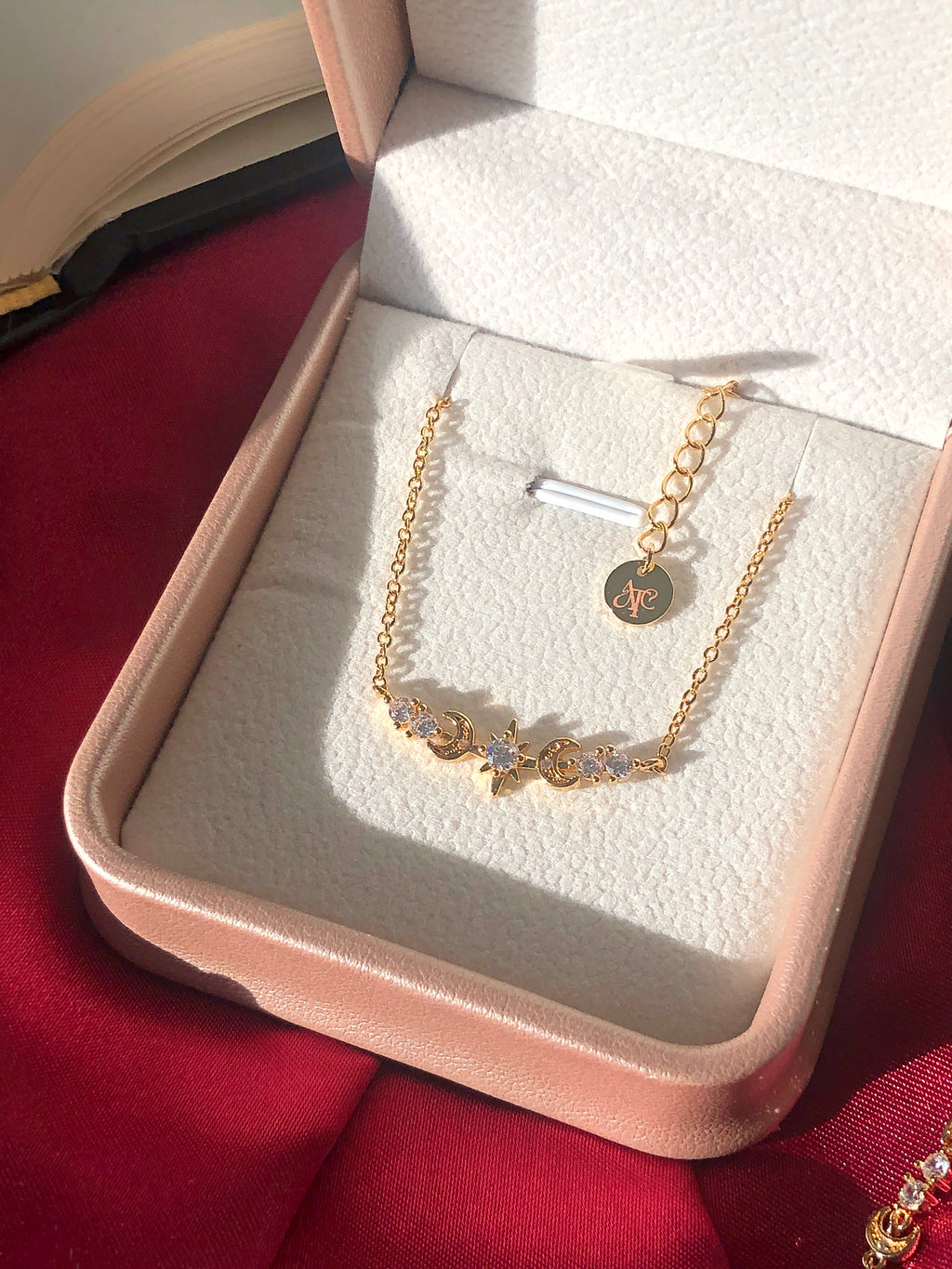 IMPERFECT - Lady of Night Necklace