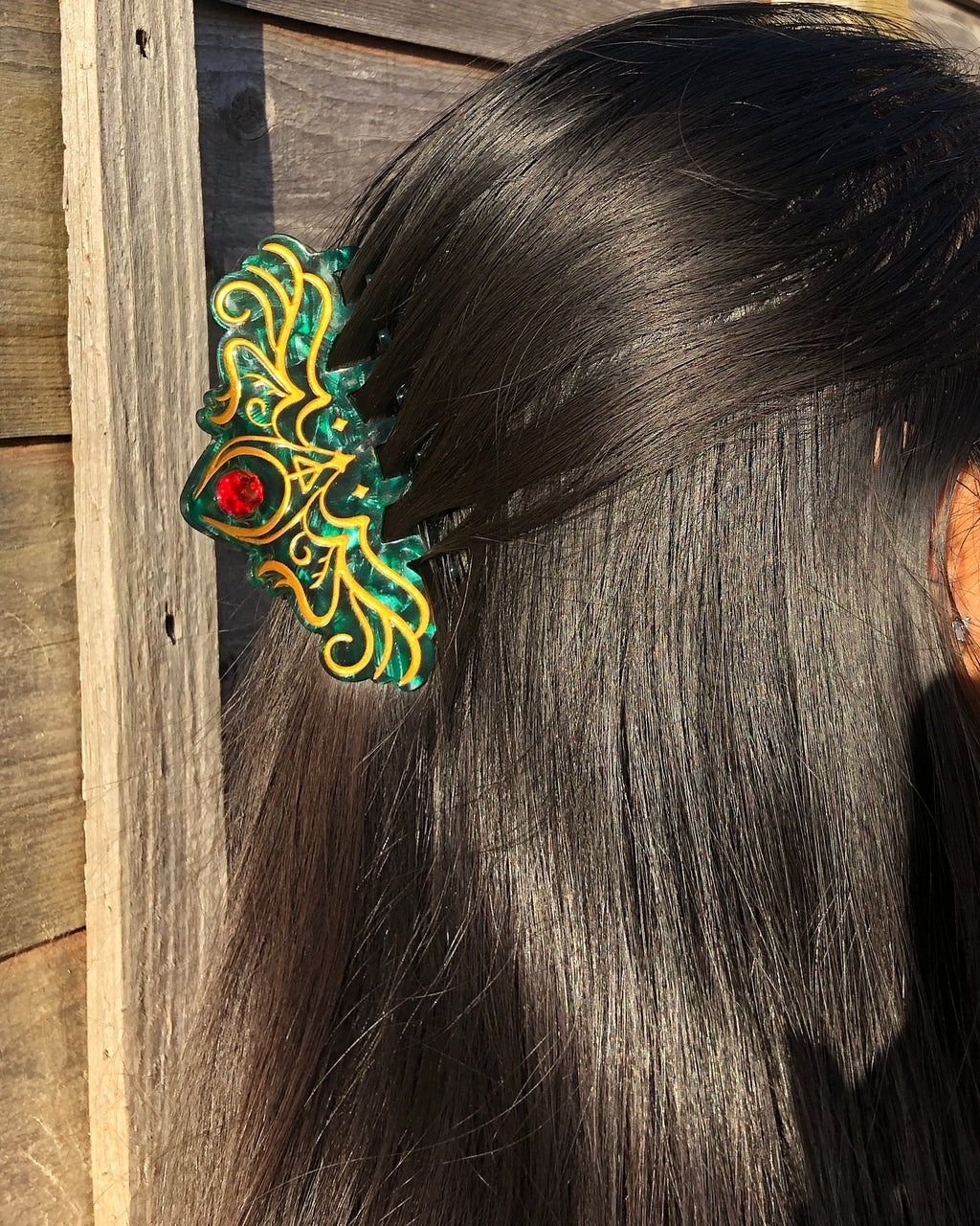 Decorative hair clip on a person's hair with a wooden background